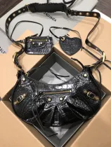 バレンシアガバッグBALENCIAGA 2023年新作 高品質 ル・カーゴール 半三日月脇団子バッグ 900800