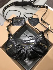 バレンシアガバッグBALENCIAGA 2023年新作 高品質 ル・カーゴール 半三日月脇団子バッグ 900800