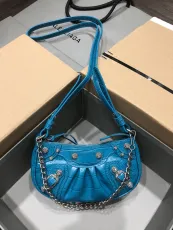 バレンシアガバッグBALENCIAGA BALENCIAGA 2023年新作 高品質 Le Cagole ミニ ハーフクレセント 脇バッグ メッセンジャーバッグ 900650