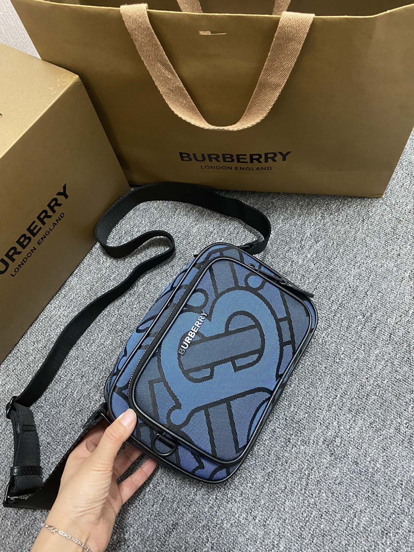 バーバリーバッグBURBERRY 2023年新作 高品質ナイロン生地 防水素材