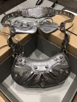 バレンシアガバッグBALENCIAGA 2023年新作 高品質 ル・カーゴール 半三日月脇団子バッグ 900800