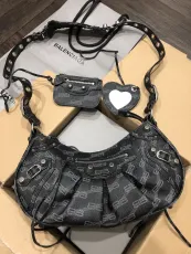 バレンシアガバッグBALENCIAGA 2023年新作 高品質 ル・カーゴール 半三日月脇団子バッグ 900800