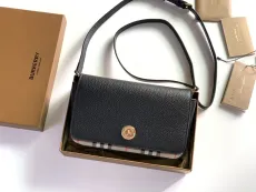 バーバリーバッグBURBERRY 2023年新作 高品質ヴィンテージチェック柄レザー スモールクロスボディバッグ 900450