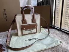 バーバリーバッグBURBERRY 2023年新作 上質ミニ2色 キャンバス×レザー フレイヤ トートバッグ 900450