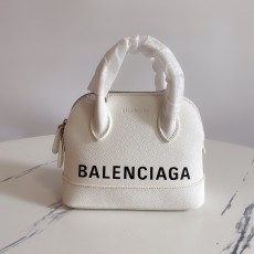 バレンシアガバッグBALENCIAGA 2023年新作 高級ホワイトエンボス大文字シェルバッグ 900800