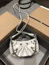 バレンシアガバッグBALENCIAGA BALENCIAGA 2023年新作 高品質 Le Cagole ミニ ハーフクレセント 脇バッグ メッセンジャーバッグ 900650