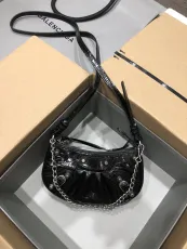 バレンシアガバッグBALENCIAGA BALENCIAGA 2023年新作 高品質 Le Cagole ミニ ハーフクレセント 脇バッグ メッセンジャーバッグ 900650