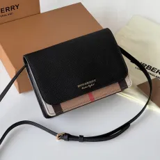 バーバリーバッグBURBERRY 2023年新作 高品質(レザーストラップ) ハウスチェック柄\u0026グレインレザー クロスボディバッグ 900350