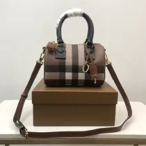 バーバリーバッグBURBERRY 2023年新作 高品質 イタリア製 リファインド ボーリングバッグ 900450