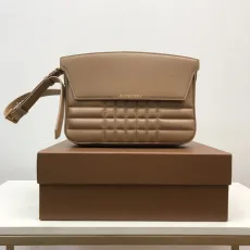 バーバリーバッグBURBERRY 2023年新作 高級ショルダーバッグ 900550