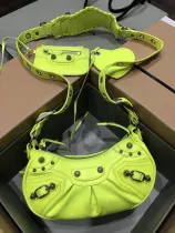 バレンシアガバッグBALENCIAGA 2023年新作 高品質 ル・カーゴール 半三日月脇団子バッグ 900800