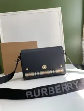 バーバリーバッグBURBERRY 2023 新高品質レターワイドショルダーストラップメッセンジャーバッグ 900550