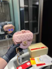 シャネルバッグCHANEL 2023年新作 ラブバッグ