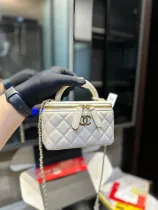 シャネルバッグCHANEL 2023 新作 コスメティックバッグ