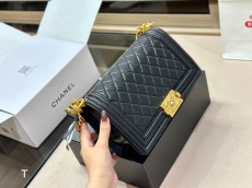 シャネルバッグCHANEL 2023 新作 ルボーイ ホットママ バッグ