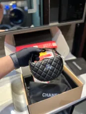 シャネルバッグCHANEL 2023年新作 ハーフムーンバッグ