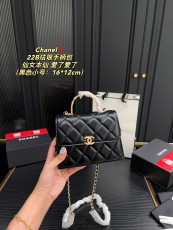 シャネルバッグCHANEL 2023年新作 エナメルハンドルバッグ