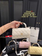 シャネルバッグCHANEL 2023年新作 エナメルハンドルバッグ