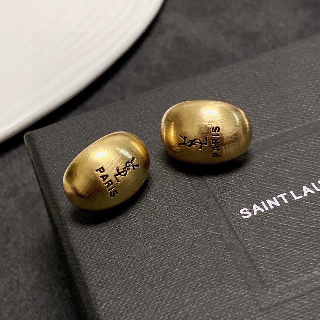 サンローランピアスYves Saint Laurent 2023 新作 レトロ ブラッシュド スモール イヤリング ピアス