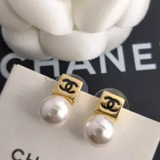 シャネルピアスCHANEL 2023年新作 タッセルパール スクエア スモールバルブ スタッドピアス