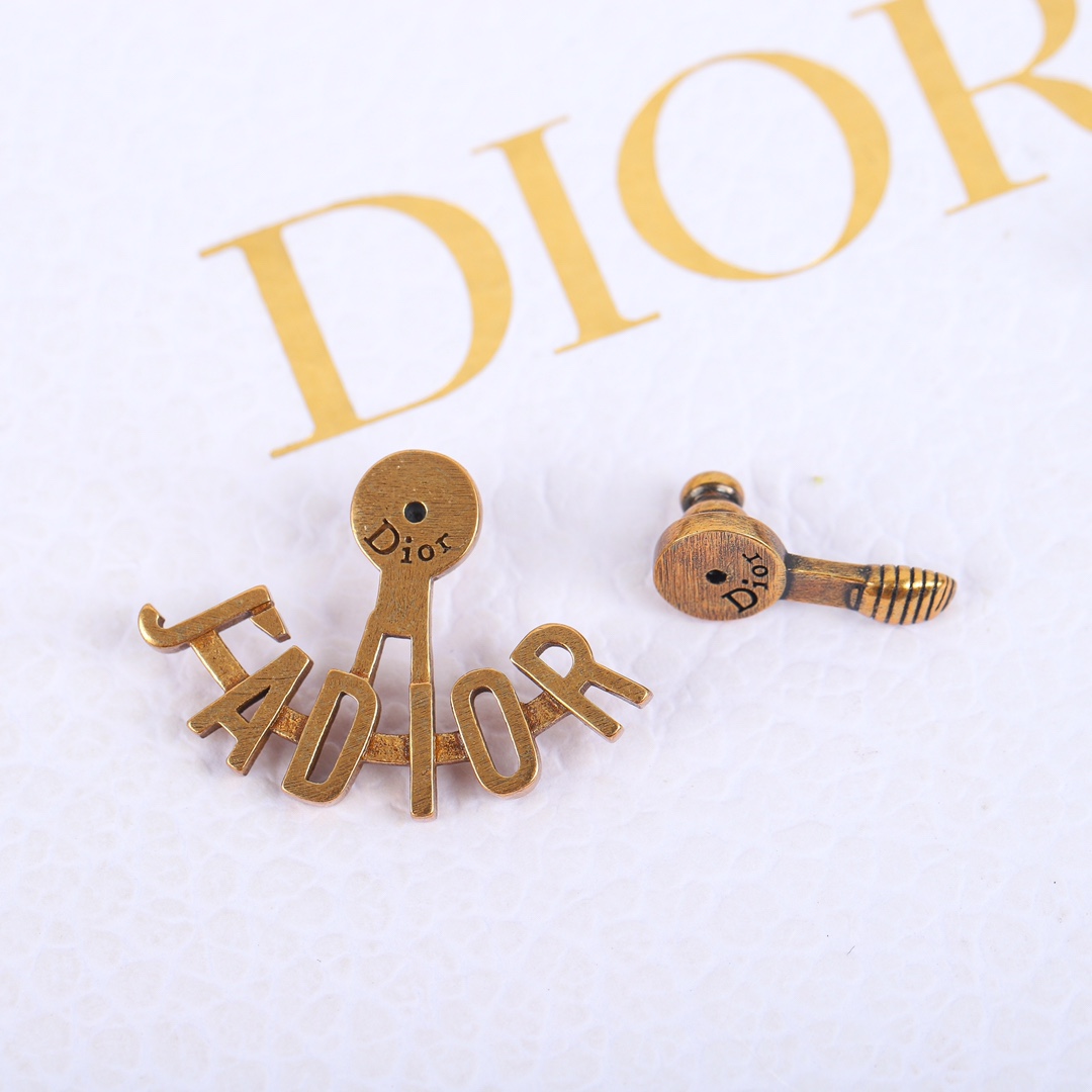 ディオールピアスDIOR 2023 新作 ビー アシンメトリー スタッド ピアス