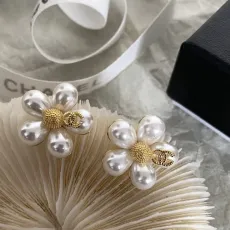 シャネルピアスCHANEL 2023年新作 カメリア アルファベット パール スタッド ピアス