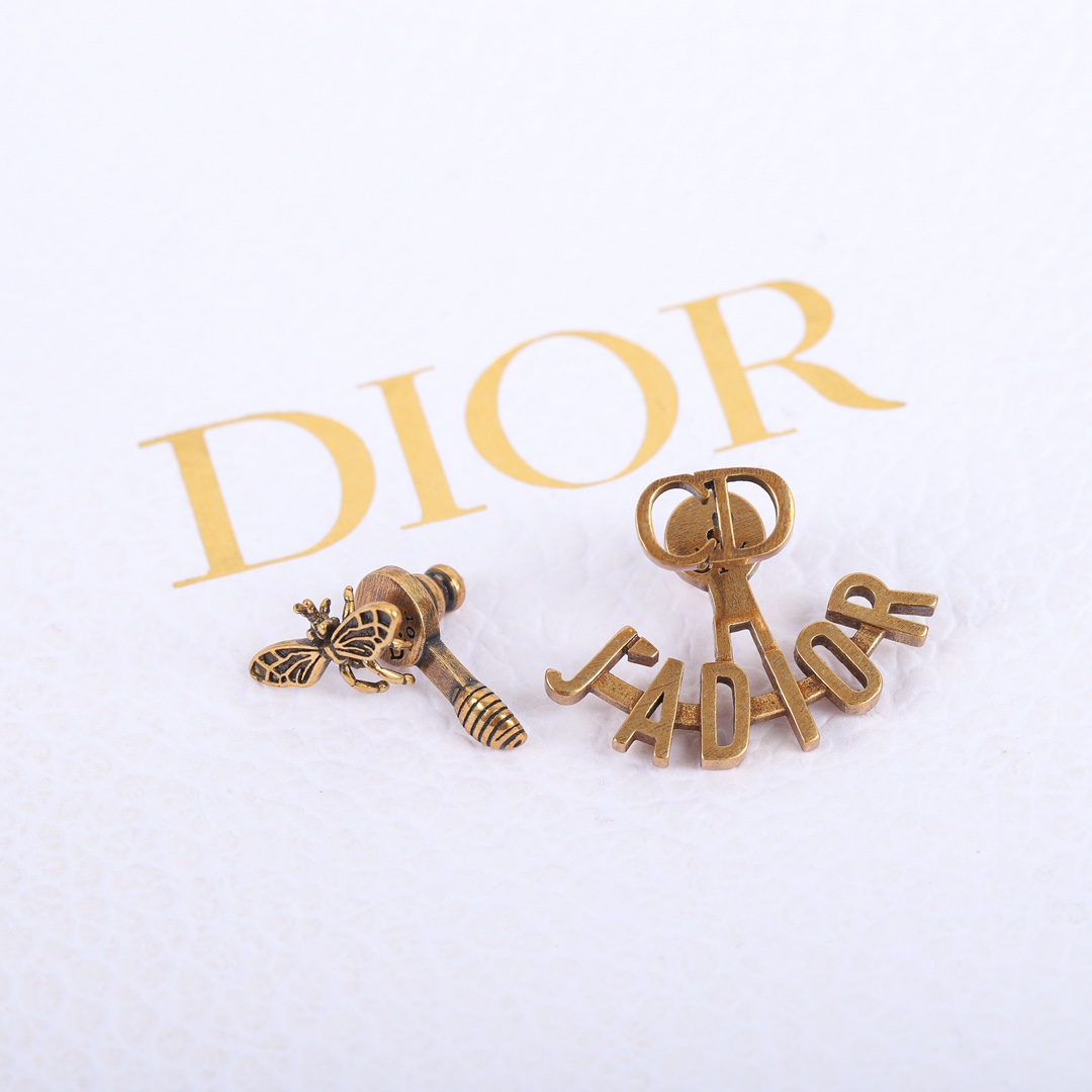ディオールピアスDIOR 2023 新作 ビー アシンメトリー スタッド ピアス
