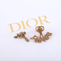 ディオールピアスDIOR 2023 新作 ビー アシンメトリー スタッド ピアス