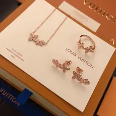 ルイヴィトンネックレスLOUIS VUITTON 2023年新作 ネックレス ブレスレット フルダイヤモンド ダブルフラワー ネックレス イヤリング クローバー セット