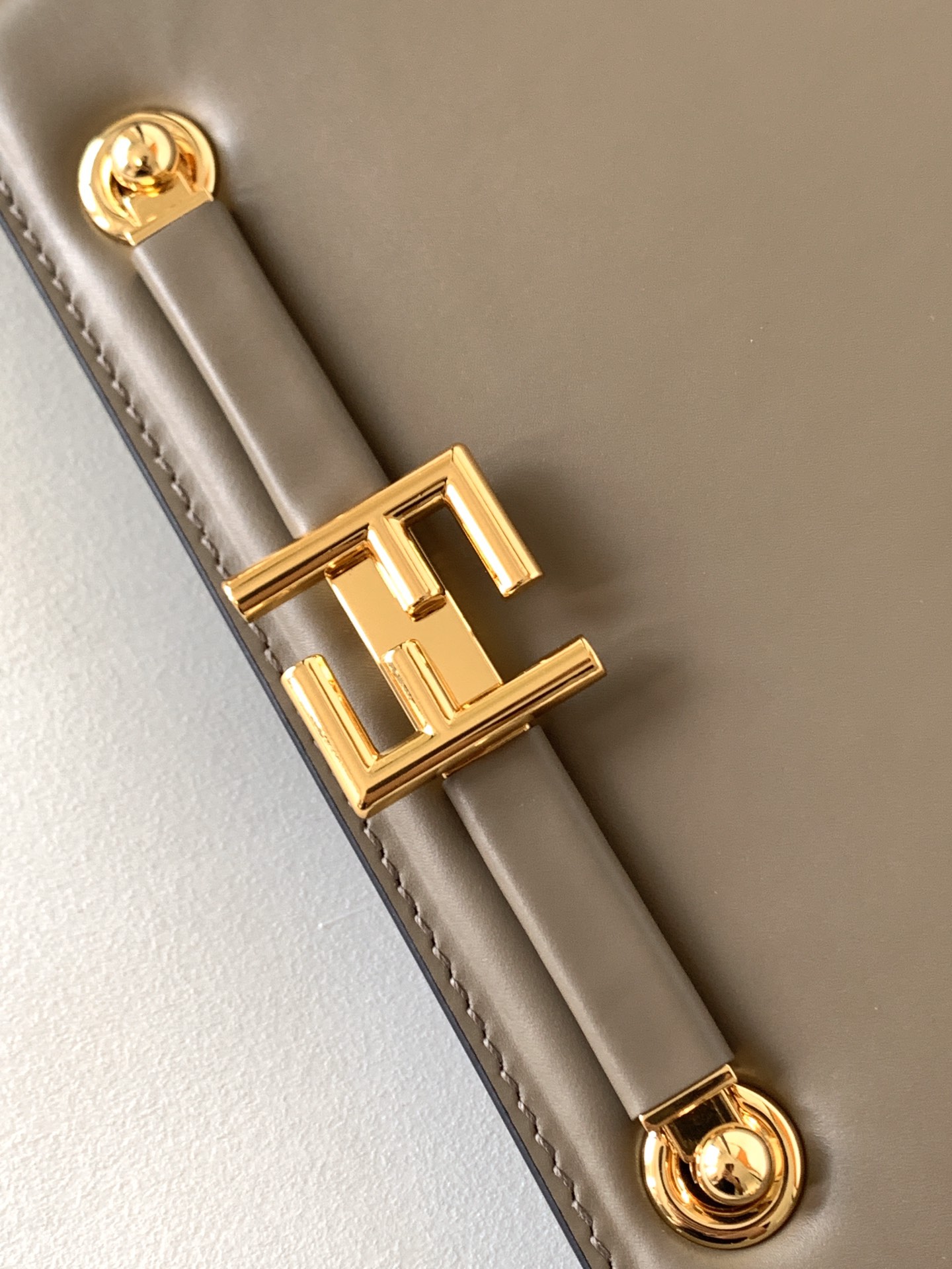 フェンディバッグFENDI 2023年新作 高級タッチオルガン ハンドバッグ 8349AGN