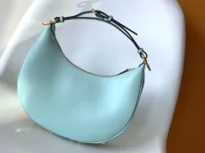 フェンディバッグFENDI 2023年新作 高級グラフィック アンダーアームバッグ 6802AGN