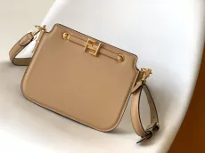 フェンディバッグFENDI 2023年新作 高級タッチオルガン ハンドバッグ 8349AGN