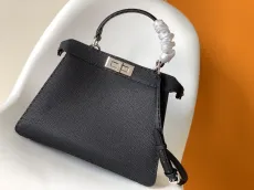 フェンディバッグFENDI 2023年新作 高品質 コニック ピーカブー ISeeU ミディアム ハンドバッグ 8321AGN