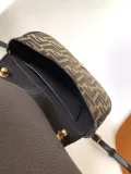 フェンディバッグFENDI 2023年新作 高品質 カモン メッセンジャーバッグ 8602AGN