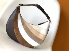 フェンディバッグFENDI 2023年新作 高級グラフィック アンダーアームバッグ 6802AGN