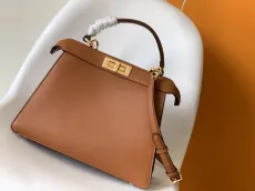 フェンディバッグFENDI 2023年新作 高品質 コニック ピーカブー ISeeU ミディアム ハンドバッグ 8321AGN