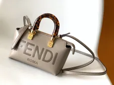 フェンディバッグFENDI 2023 新作 高品質 ミニ バイ ザ ウェイ ミニ バッグ 8067AGN