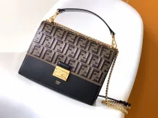 フェンディバッグFENDI 2023年新作 高品質 カンユーシリーズ フリップ ミディアム ハンドバッグ 8837AGN