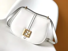 フェンディバッグFENDI 2023年新作 高品質 カモン メッセンジャーバッグ 8601AGN