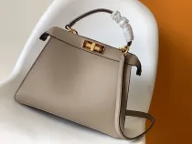 フェンディバッグFENDI 2023年新作 高品質 コニック ピーカブー ISeeU ミディアム ハンドバッグ 8321AGN