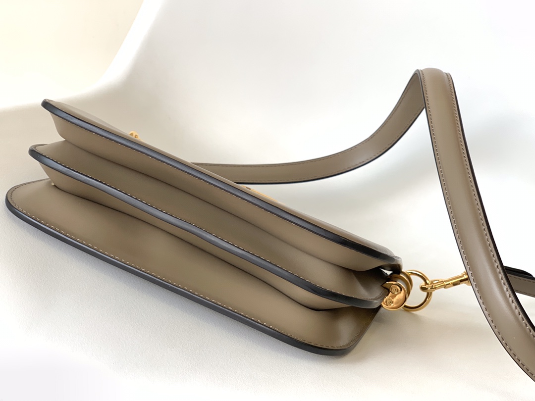 フェンディバッグFENDI 2023年新作 高級タッチオルガン ハンドバッグ 8349AGN