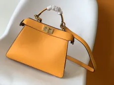 フェンディバッグFENDI 2023年新作 高品質 円錐形ピーカブー ISeeU スモール ハンドバッグ 8327AGN
