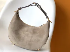 フェンディバッグFENDI 2023年新作 高級グラフィック アンダーアームバッグ 6802AGN