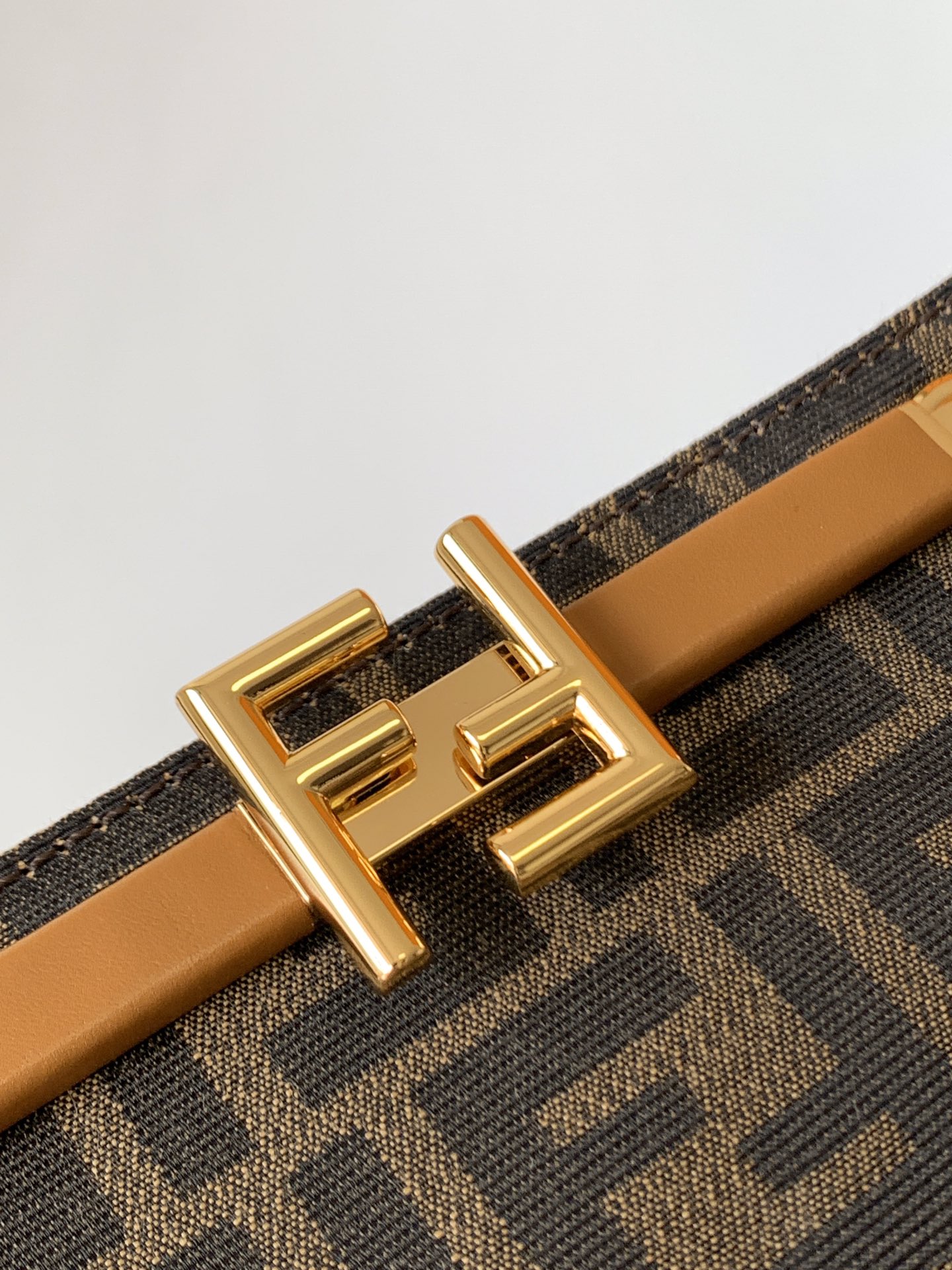 フェンディバッグFENDI 2023年新作 高級タッチオルガン ハンドバッグ 8349-1AGN