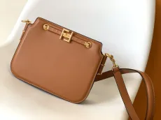 フェンディバッグFENDI 2023年新作 高級タッチオルガン ハンドバッグ 8349AGN