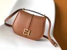 フェンディバッグFENDI 2023年新作 高品質 カモン メッセンジャーバッグ 8601AGN