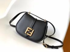 フェンディバッグFENDI 2023年新作 高品質 カモン メッセンジャーバッグ 8602AGN