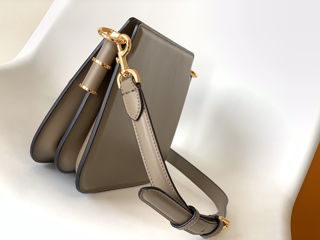 フェンディバッグFENDI 2023年新作 高級タッチオルガン ハンドバッグ 8349AGN