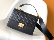 フェンディバッグFENDI 2023年新作 高品質 カンユーシリーズ フリップ ミディアム ハンドバッグ 8837AGN