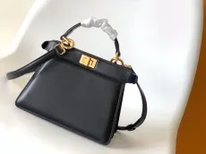 フェンディバッグFENDI 2023年新作 高品質 コニック ピーカブー ISeeU ミニ メッセンジャーバッグ 6806AGN